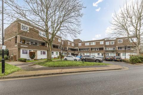 3 bedroom flat to rent, Augustus Close, Brentford TW8