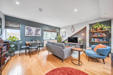Flat 3, 18 Morval Road, London, SW2 1DQ