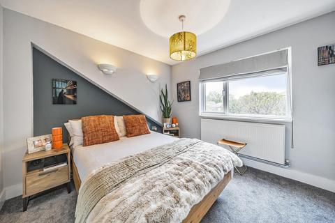 Flat 3, 18 Morval Road, London, SW2 1DQ