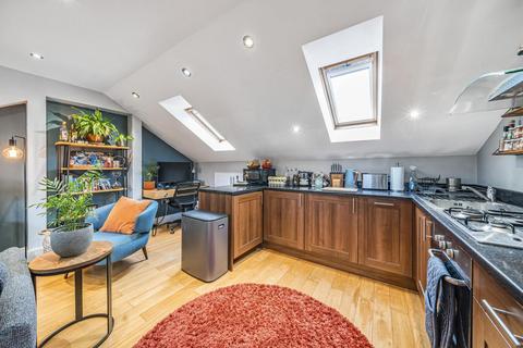 Flat 3, 18 Morval Road, London, SW2 1DQ