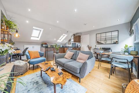 Flat 3, 18 Morval Road, London, SW2 1DQ