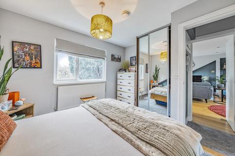 Flat 3, 18 Morval Road, London, SW2 1DQ