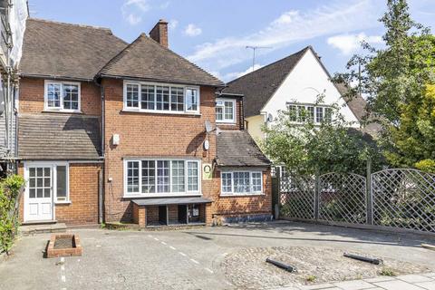 3 bedroom flat to rent, Upper Richmond Road West, Richmond TW10