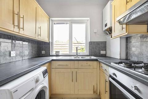 3 bedroom flat to rent, Upper Richmond Road West, Richmond TW10