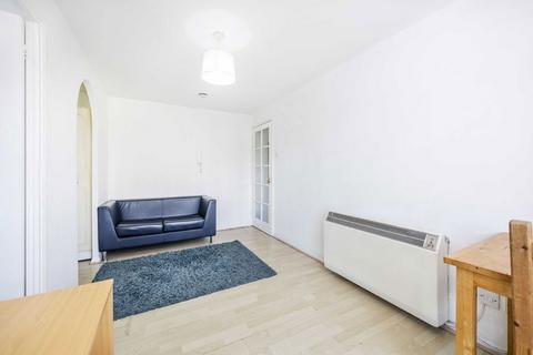 Studio to rent, Wheat Sheaf Close, London E14