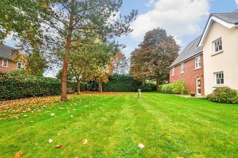 1 bedroom ground floor flat for sale, Massetts Road, Horley, Surrey