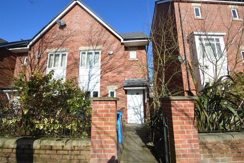 3 bedroom house to rent, Bold Street, Manchester M15