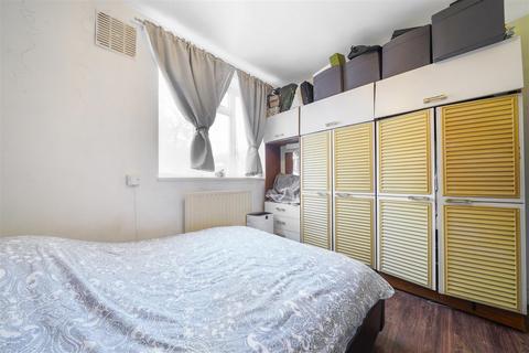 2 bedroom flat for sale, Devonshire Road, London W4