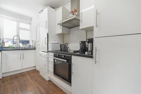 2 bedroom flat for sale, Devonshire Road, London W4