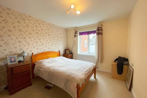 2 bedroom flat for sale, The Meads, Ongar Road, Brentwood