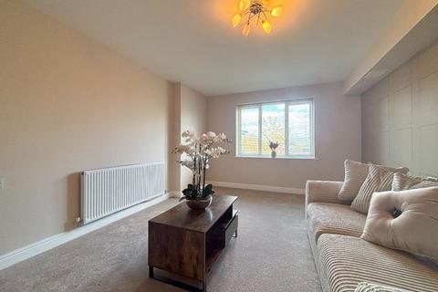 2 bedroom flat for sale, The Meads, Ongar Road, Brentwood