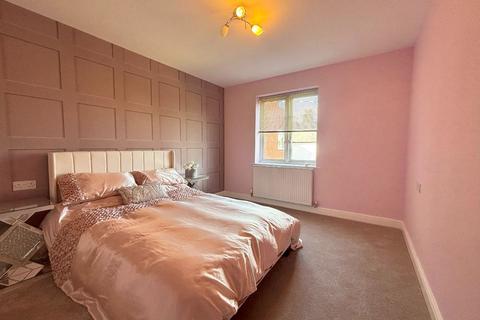 2 bedroom flat for sale, The Meads, Ongar Road, Brentwood