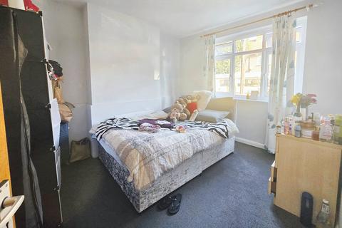 3 bedroom terraced house to rent, Tolworth Road, Surbiton KT6