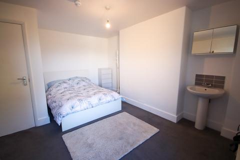 1 bedroom in a house share to rent, Park Road, Sittingbourne, ME10