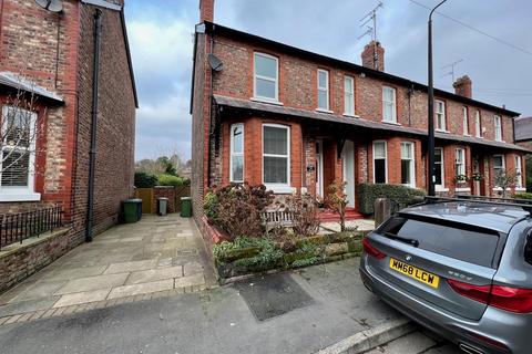 3 bedroom end of terrace house to rent, York Road, Bowdon WA14