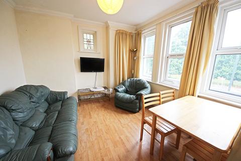 3 bedroom flat to rent, Wimborne Road, Winton, Bournemouth