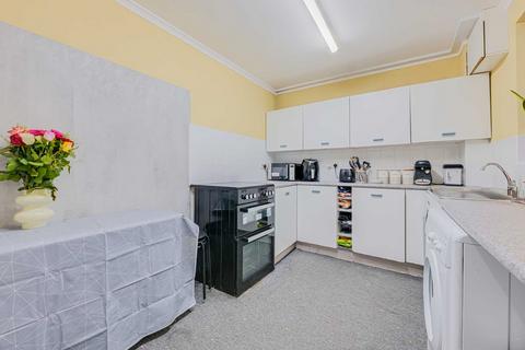 2 bedroom flat for sale, Kent View Road, Basildon, SS16