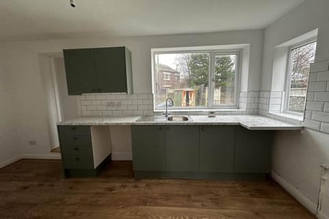 3 bedroom semi-detached house to rent, High Bank Road, Manchester M43