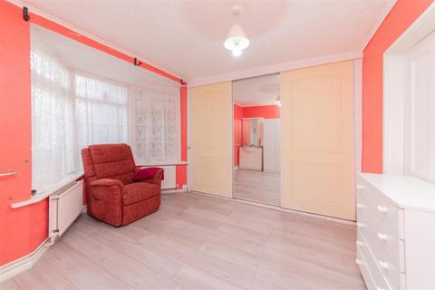 4 bedroom end of terrace house for sale, Goldbeaters Grove, Edgware