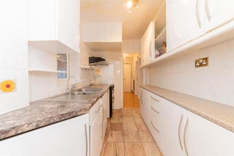 4 bedroom end of terrace house for sale, Goldbeaters Grove, Edgware