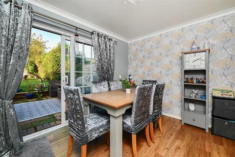 3 bedroom semi-detached house for sale, Oakridge Road, Basingstoke RG21