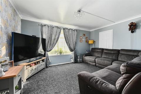 3 bedroom semi-detached house for sale, Oakridge Road, Basingstoke RG21