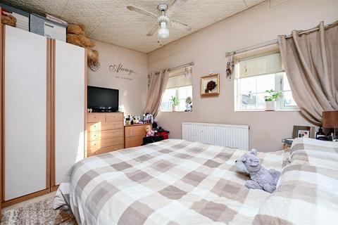 3 bedroom semi-detached house for sale, Oakridge Road, Basingstoke RG21