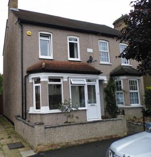 3 bedroom semi-detached house to rent, Allandale Road, Hornchurch RM11