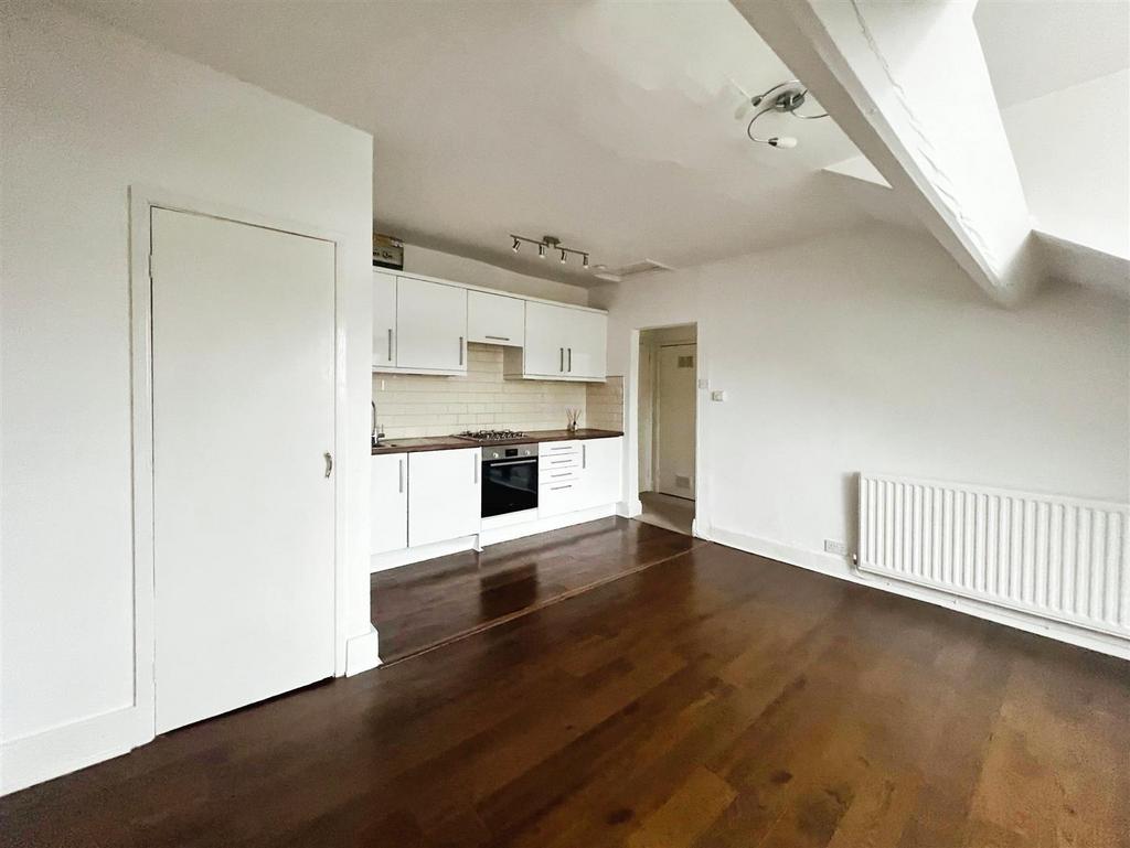 Caf1ac44-Dormer 208.jpeg