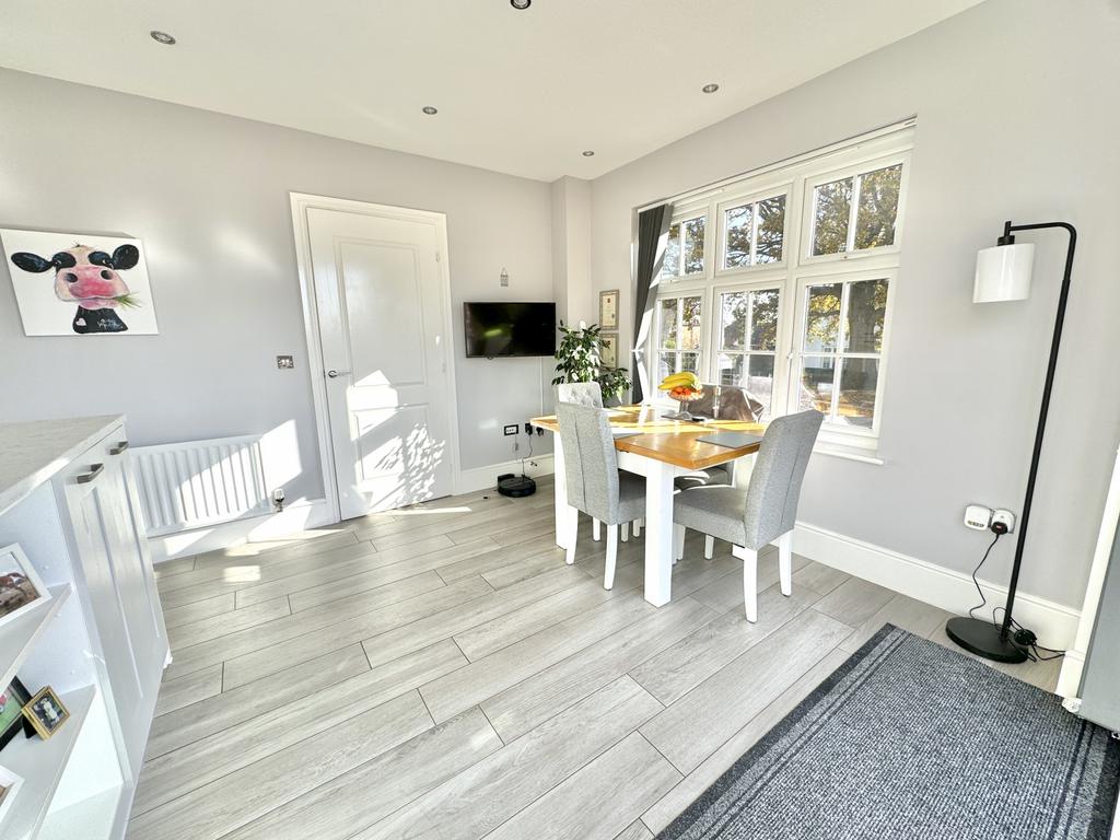 Kitchen / Dining Area