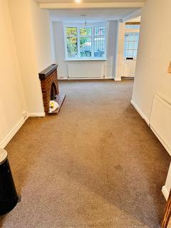 3 bedroom terraced house to rent, Knollmead, Surbiton KT5