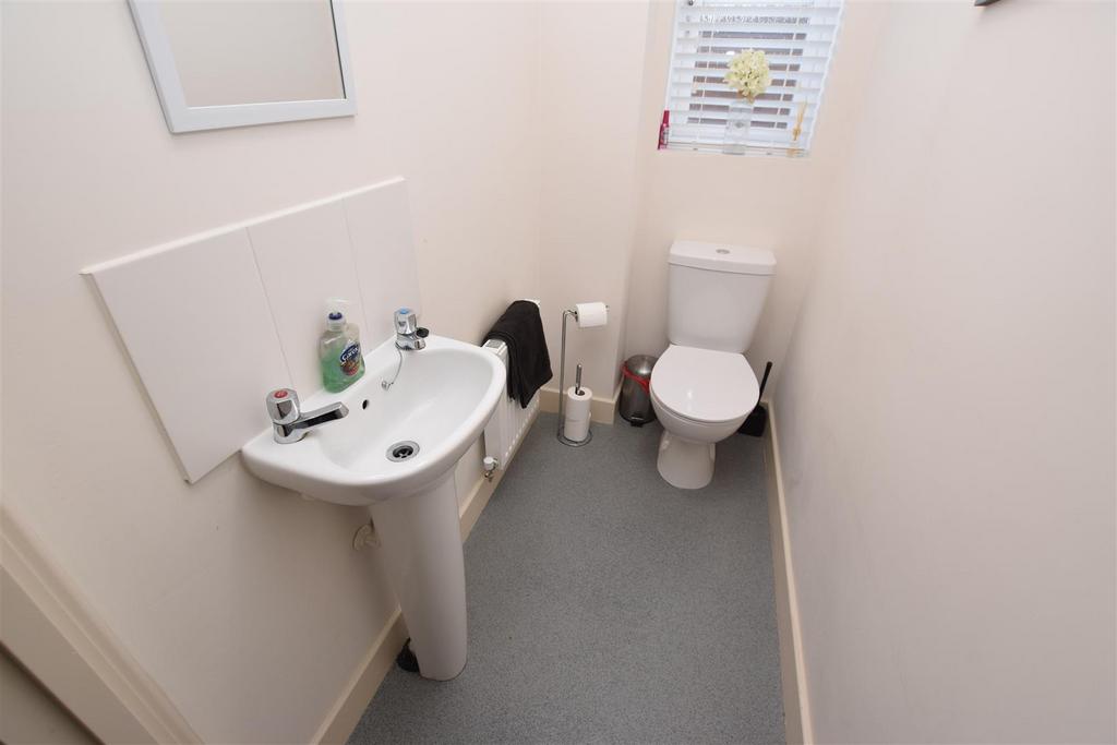 Cloakroom/wc