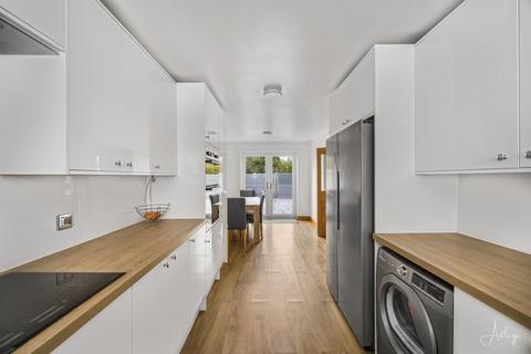 31 Clos Ysbyty, Cimla, Neath, SA11 3PH