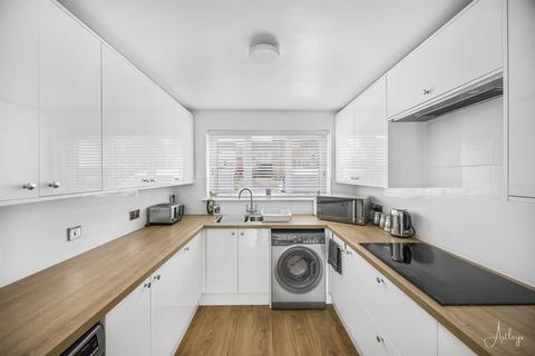31 Clos Ysbyty, Cimla, Neath, SA11 3PH