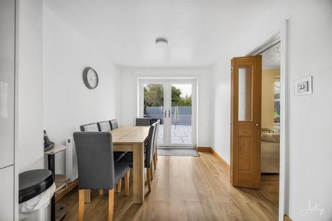 31 Clos Ysbyty, Cimla, Neath, SA11 3PH