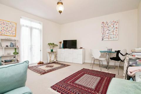 2 bedroom flat for sale, Abbotsbury Court, Rambush Lane, Shirley, Solihull