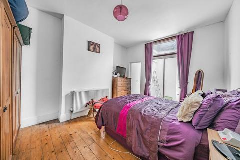 1 bedroom flat for sale, Hazelbank Road, Catford