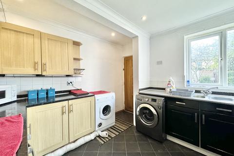 3 bedroom terraced house for sale, Henson Grove, Castleford