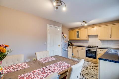 3 bedroom terraced house for sale, Padgett Way, Wakefield WF2