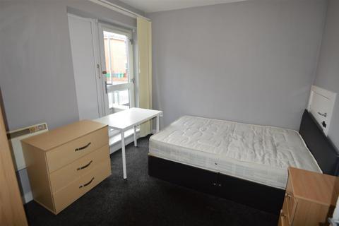 3 bedroom house to rent, Boston Street, Manchester M15