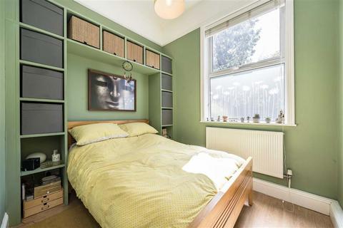 2 bedroom flat for sale, Hither Green Lane, London SE13