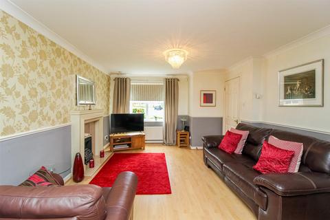 3 bedroom detached house for sale, Kingsway Court, Ossett WF5