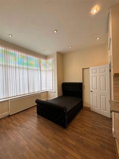 Studio to rent, Hagley Road, Edgbaston, Birmingham, B17