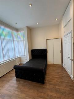 Studio to rent, Hagley Road, Edgbaston, Birmingham, B17