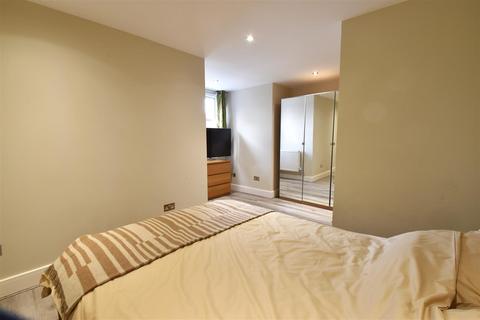 5 Queens Road, Welling, DA16 3EA