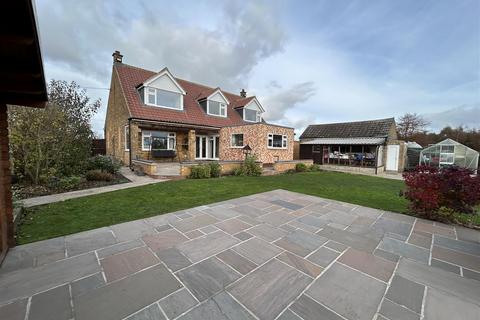 5 bedroom detached bungalow to rent, Selby Road, Holme-On-Spalding-Moor, York