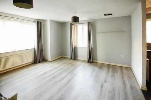 2 bedroom flat for sale, Ash Court, Leeds LS14