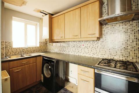 2 bedroom flat for sale, Ash Court, Leeds LS14