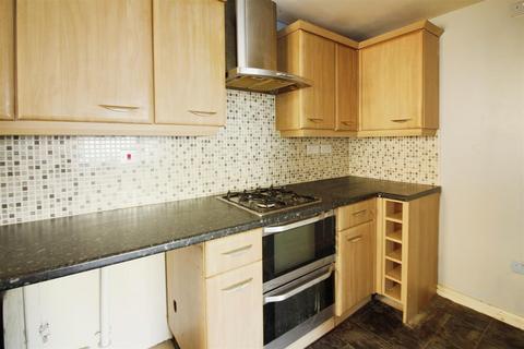 2 bedroom flat for sale, Ash Court, Leeds LS14