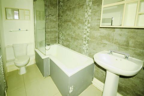 2 bedroom flat for sale, Ash Court, Leeds LS14